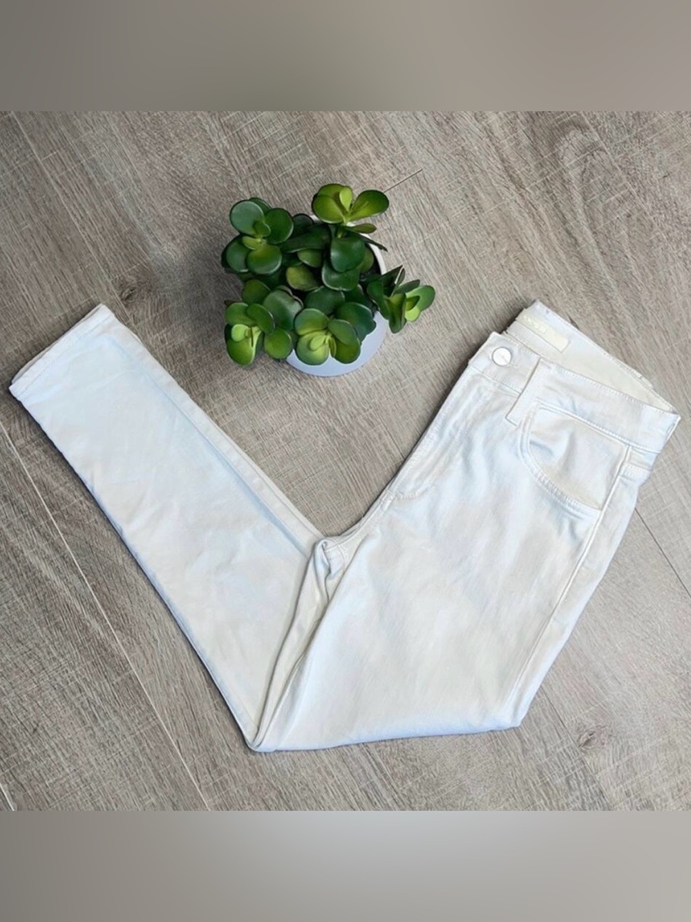 OFFERS OPEN! Women’s size 26 Joe's Jeans White Skinny Crop Jeans